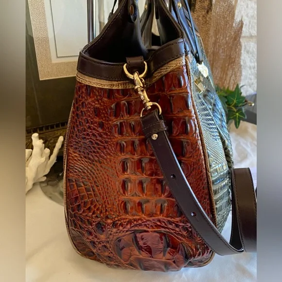 Brahmin🌿SERPENTINE HEARTWOOD ELISA SATCHEL
NEW WITH ATTACHED TAG🍃$435 MSRP🍃 - Picture 12 of 15